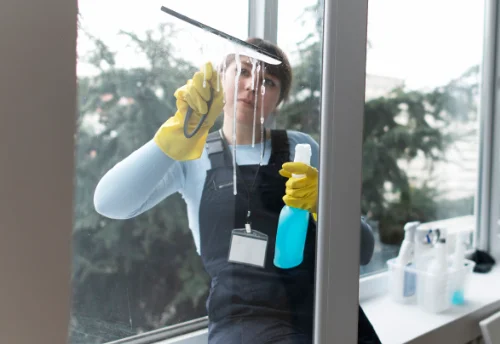 Nettoyage de vitres intérieures et extérieures à Ennordres